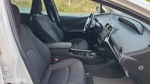 Toyota Prius 11 of 17