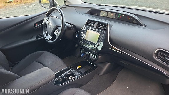 Toyota Prius 10 of 17