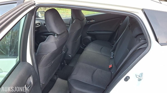 Toyota Prius 15 of 17