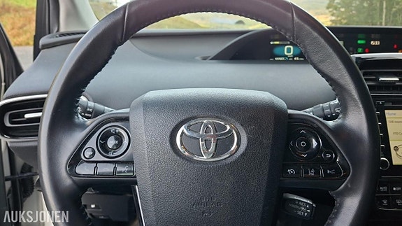 Toyota Prius 12 of 17