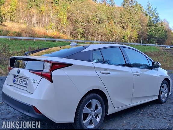 Toyota Prius 8 of 17