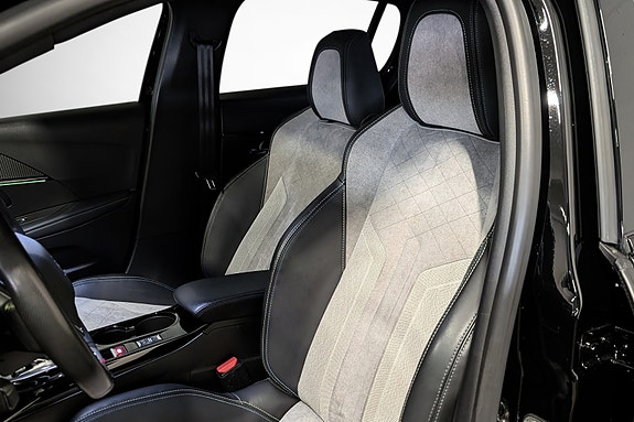 Peugeot e-208 10 of 25