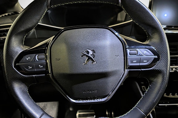 Peugeot e-208 14 of 25