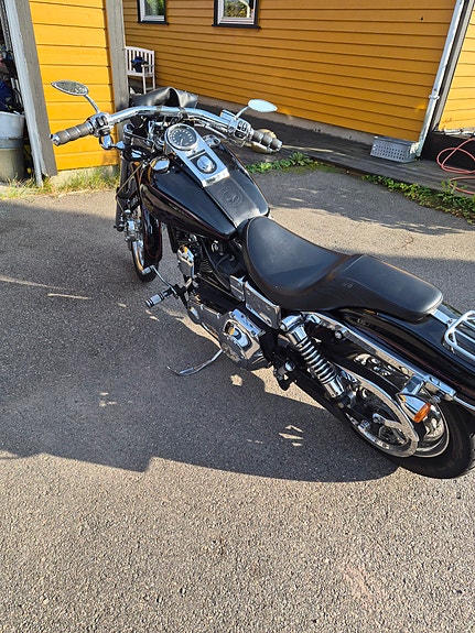 Harley-Davidson FXDWG Dyna Wide Glide 2 of 9