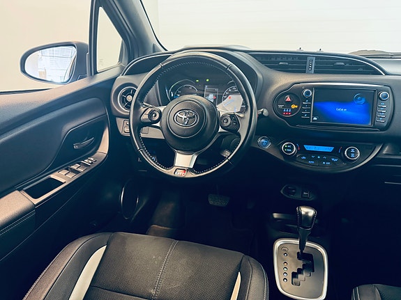 Toyota Yaris 12 of 29