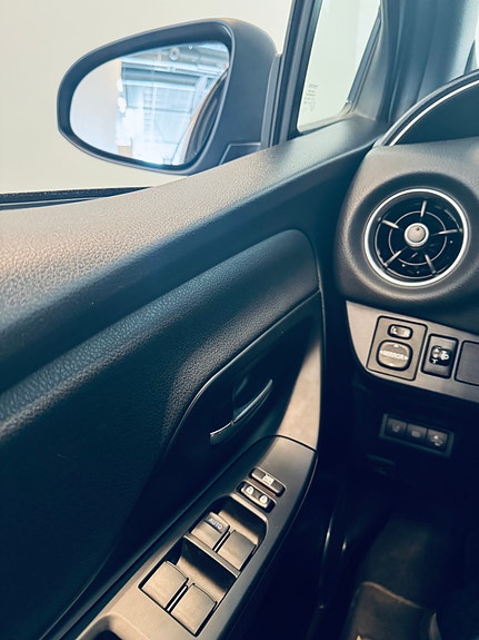 Toyota Yaris 23 of 29