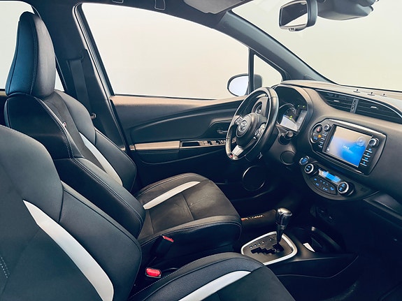 Toyota Yaris 11 of 29