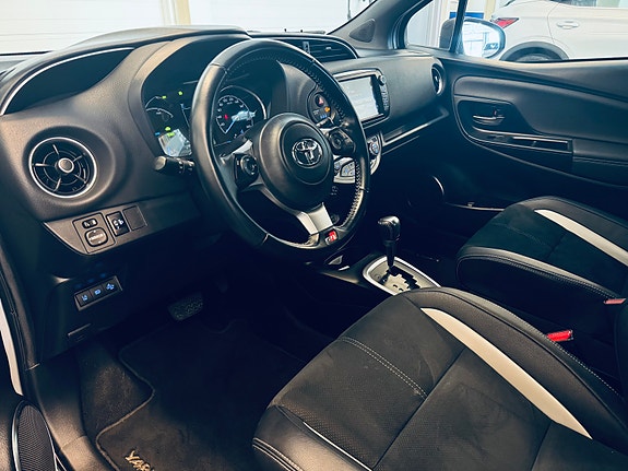 Toyota Yaris 13 of 29
