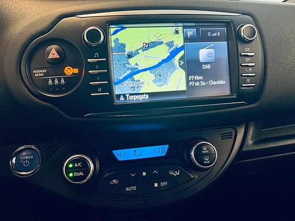 Toyota Yaris 15 of 29