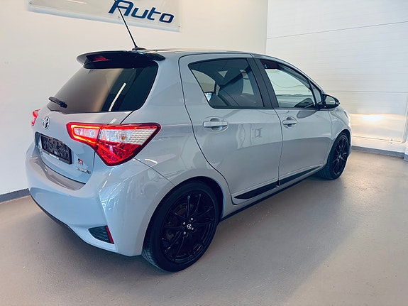 Toyota Yaris 8 of 29