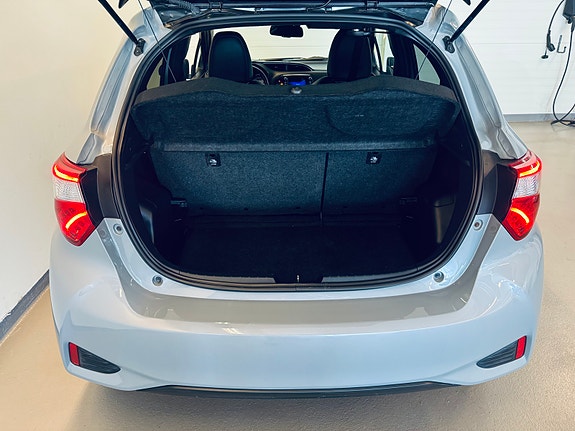 Toyota Yaris 27 of 29
