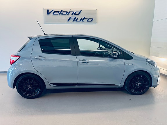 Toyota Yaris 7 of 29