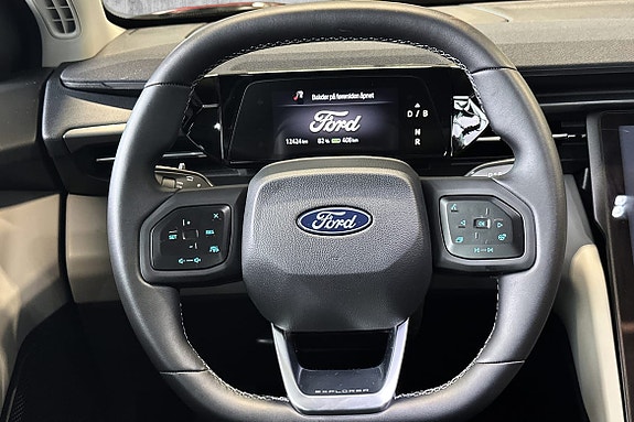 Ford Explorer 17 of 27