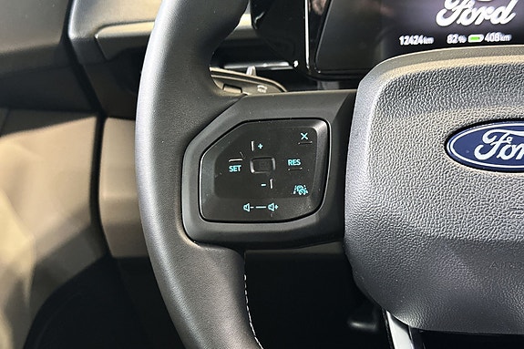 Ford Explorer 18 of 27