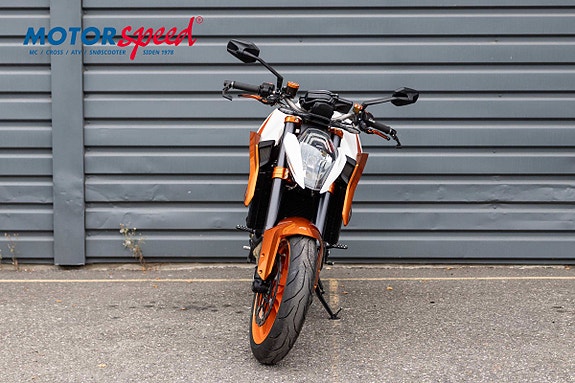 KTM 1290 Super Duke R 3 of 8