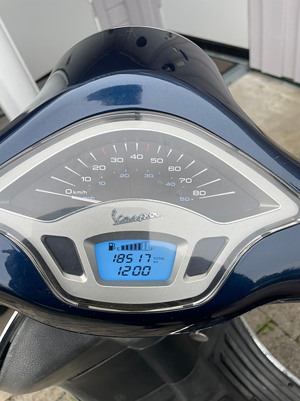 Vespa Primavera 50 3 of 7