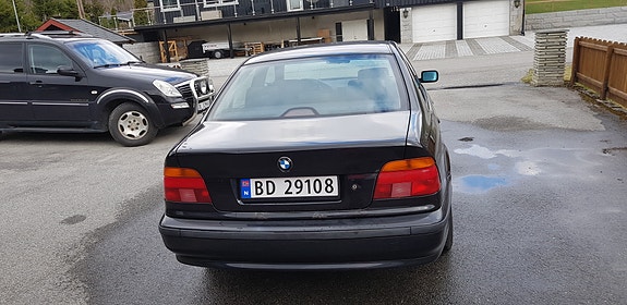 BMW 520i 5 of 14