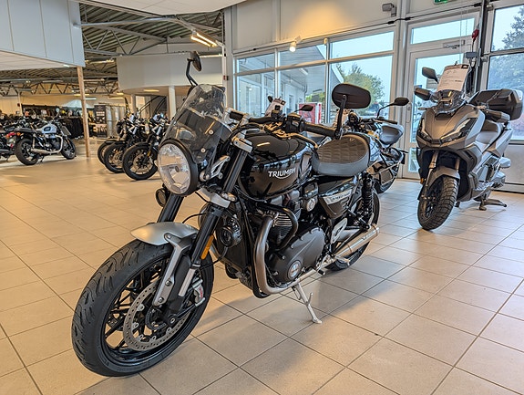 Triumph Speed Twin 1200 4 of 8