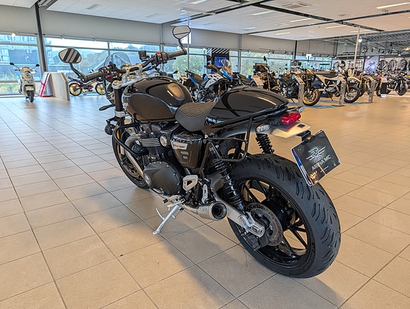 Triumph Speed Twin 1200 3 of 8