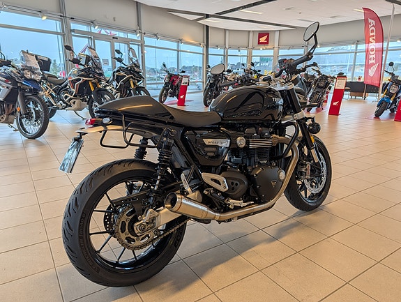 Triumph Speed Twin 1200 2 of 8
