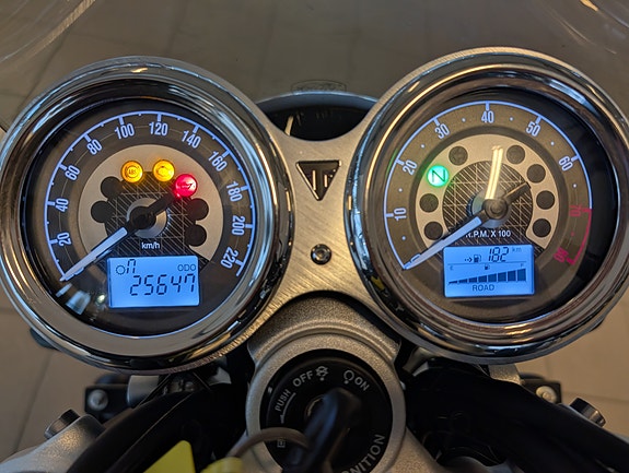 Triumph Speed Twin 1200 7 of 8