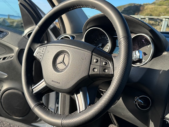 Mercedes-Benz ML280 18 of 24