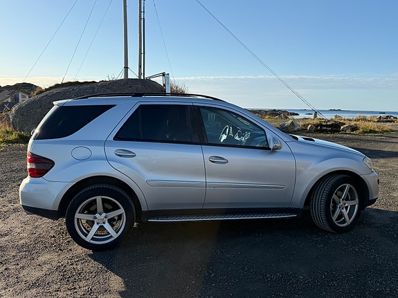 Mercedes-Benz ML280 7 of 24