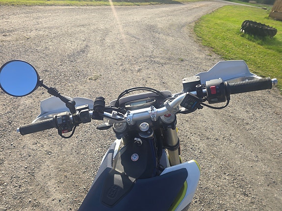 Husqvarna 701 Enduro 9 of 12