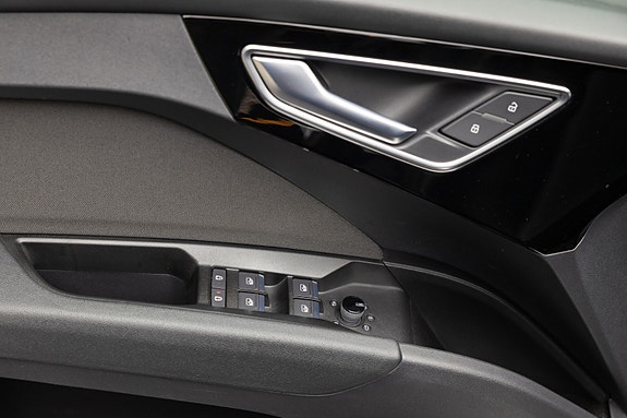 Audi Q4 e-tron 14 of 25