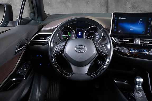 Toyota C-HR 7 of 19