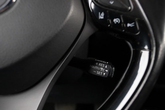 Toyota C-HR 13 of 19