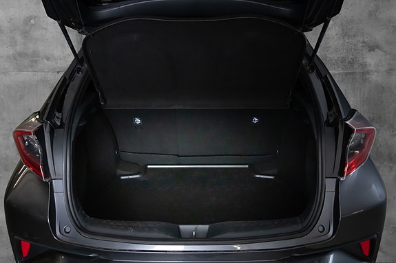 Toyota C-HR 6 of 19