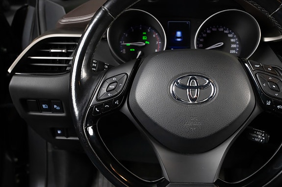 Toyota C-HR 14 of 19