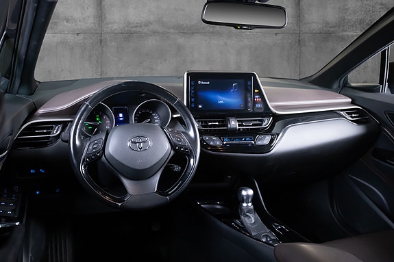 Toyota C-HR 8 of 19