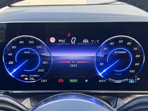 Mercedes-Benz EQV300 4 of 30