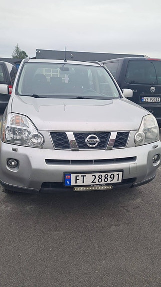 Nissan X-Trail 2 of 7