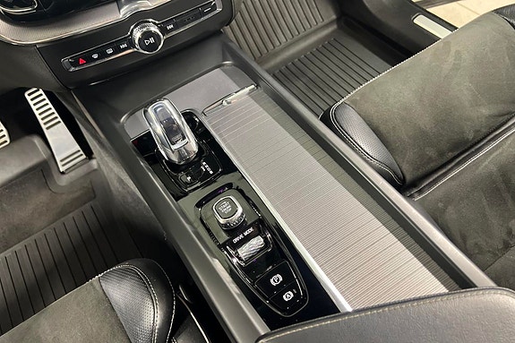 Volvo XC60 16 of 30