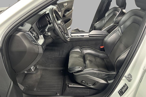 Volvo XC60 12 of 30