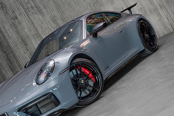 Porsche 911 Carrera 4 GTS 12 of 30