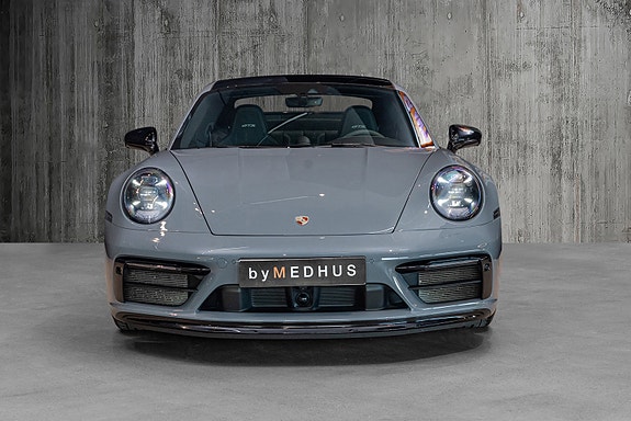 Porsche 911 Carrera 4 GTS 10 of 30