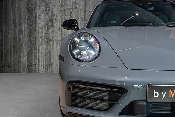 Porsche 911 Carrera 4 GTS 14 of 30