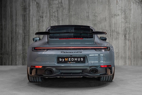 Porsche 911 Carrera 4 GTS 9 of 30