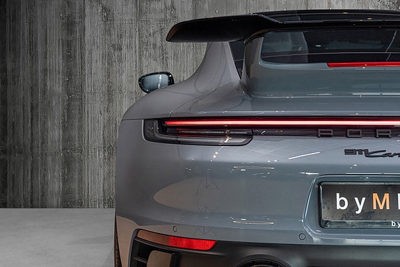 Porsche 911 Carrera 4 GTS 6 of 30