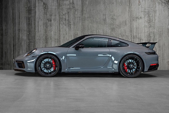 Porsche 911 Carrera 4 GTS 2 of 30