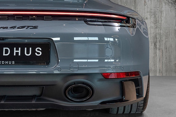 Porsche 911 Carrera 4 GTS 8 of 30
