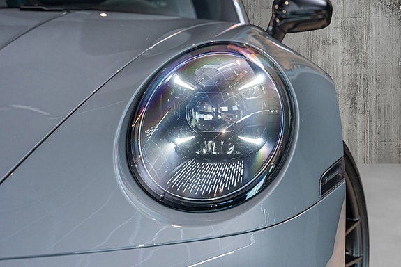 Porsche 911 Carrera 4 GTS 17 of 30