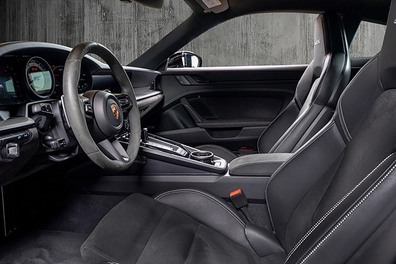 Porsche 911 Carrera 4 GTS 22 of 30