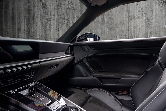 Porsche 911 Carrera 4 GTS 23 of 30