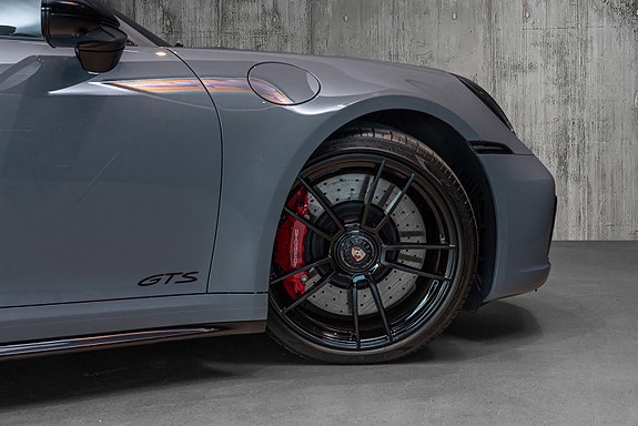 Porsche 911 Carrera 4 GTS 5 of 30