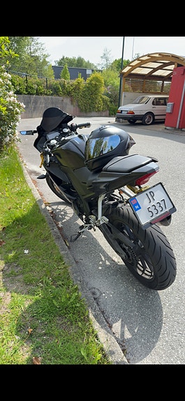 Yamaha YZF-R 125 8 of 9
